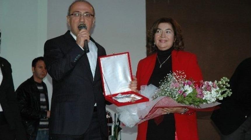 Bakan Elvan, Kadınlar G&uuml;n&uuml; Etkinliğine Katıldı