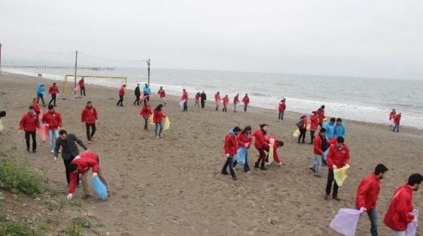 &Ouml;ğrenciler Adaya Destek İ&ccedil;in Sahil Temizledi