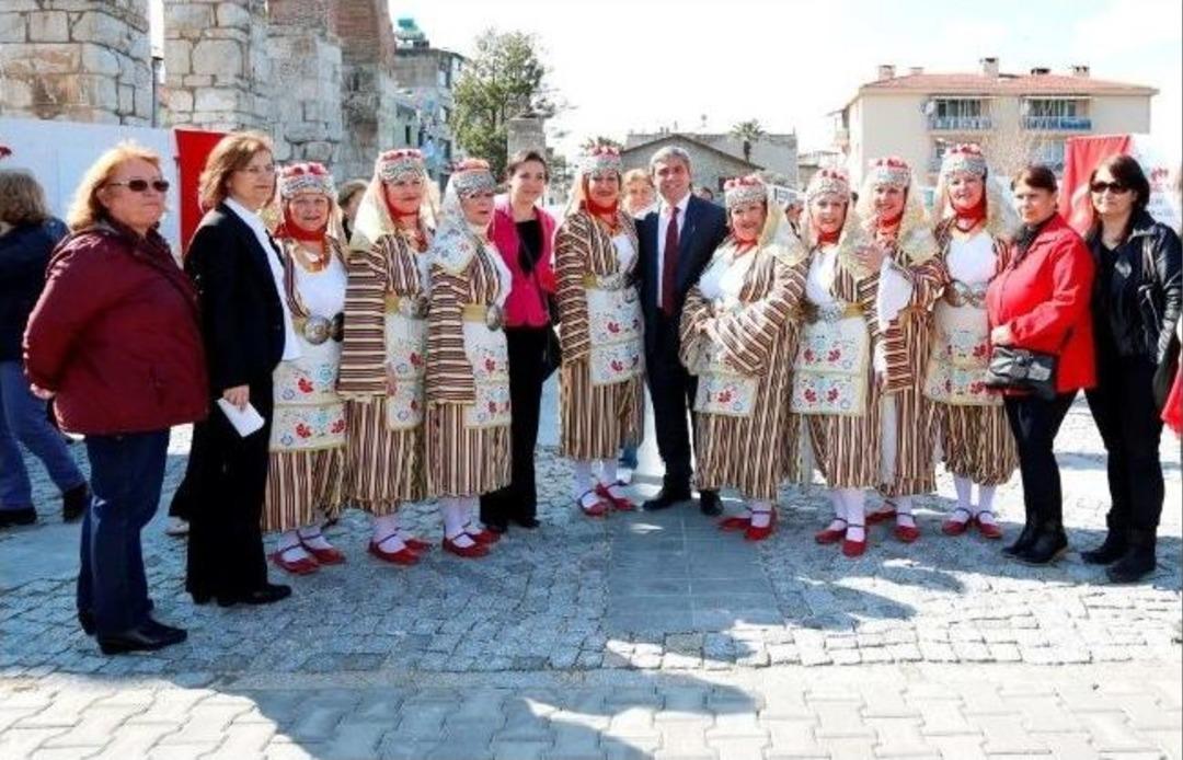 Sel&ccedil;uklu Kadınlar Eşitlik İ&ccedil;in Y&uuml;r&uuml;d&uuml;