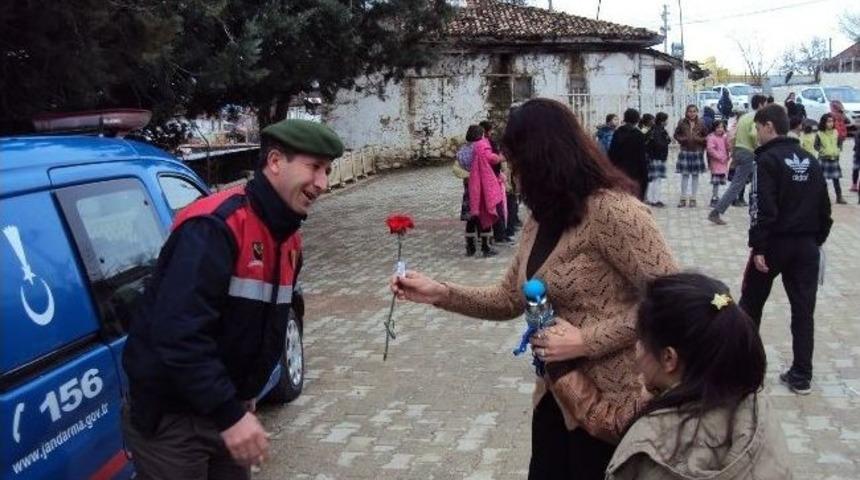 Elmalı'da Mehmet&ccedil;ik Kadınları Unutmadı