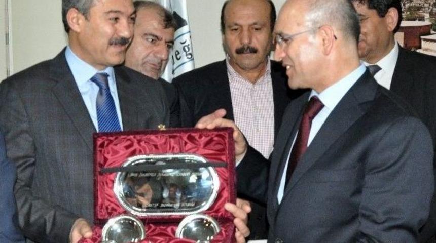 Bakan Şimşek, Batmanlılar Derneği&rsquo;ni Ziyaret Etti