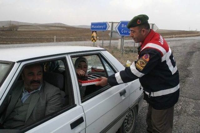 Yozgat'ta Mehmetçik'ten Kadınlara 8 Mart Kadınlar Günü Hediyesi