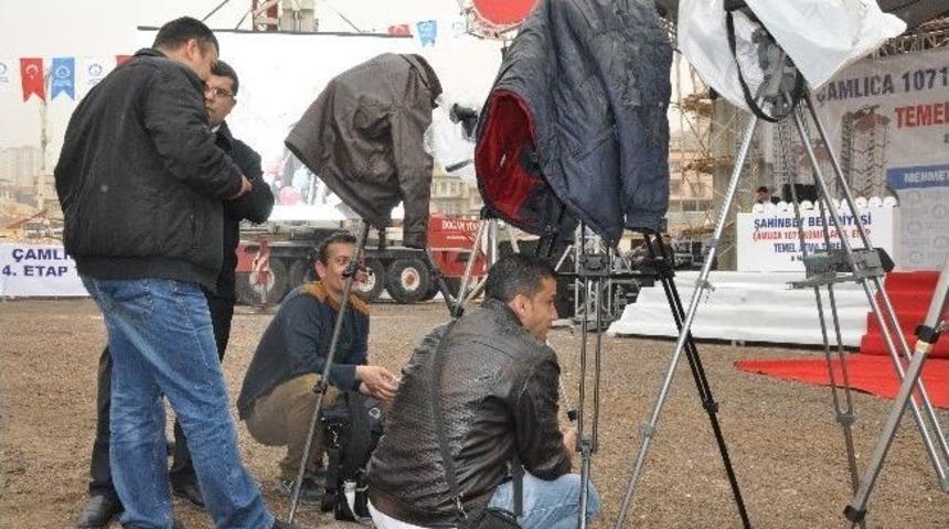 Bakan Şimşek&rsquo;i Takip Eden Gazetecilerin Zor Anları