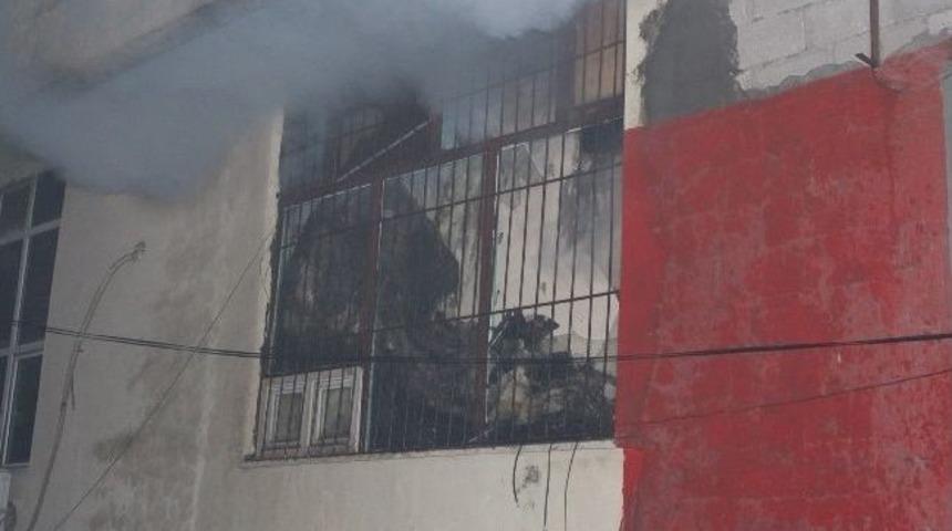 Hakakri&rsquo;de Giyim Mağazasında Yangın