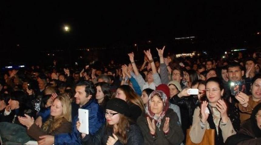 Didim&rsquo;de Kadınlar G&uuml;n&uuml;nde Haluk Levent Konseri