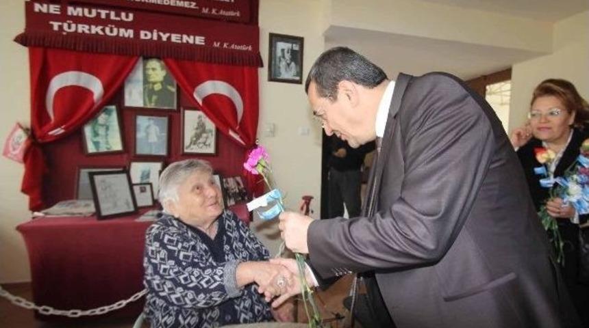 Başkan Batur, Yaşlıları Sevindirdi