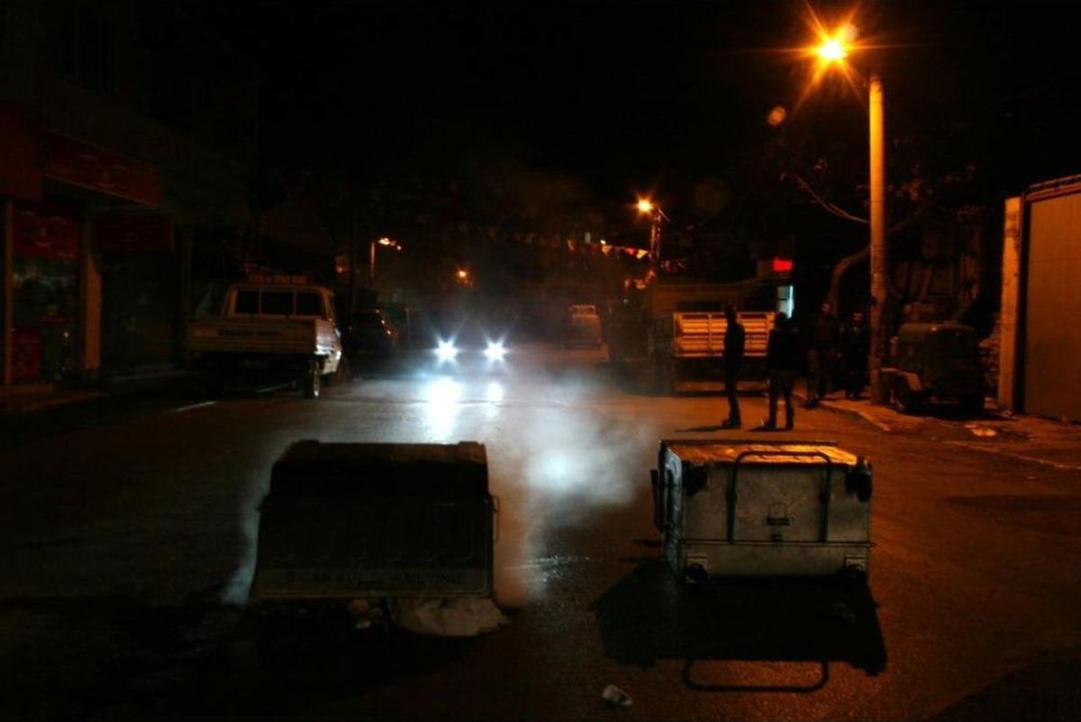 İzmir'de Gerginlik: 1 &Ouml;l&uuml;