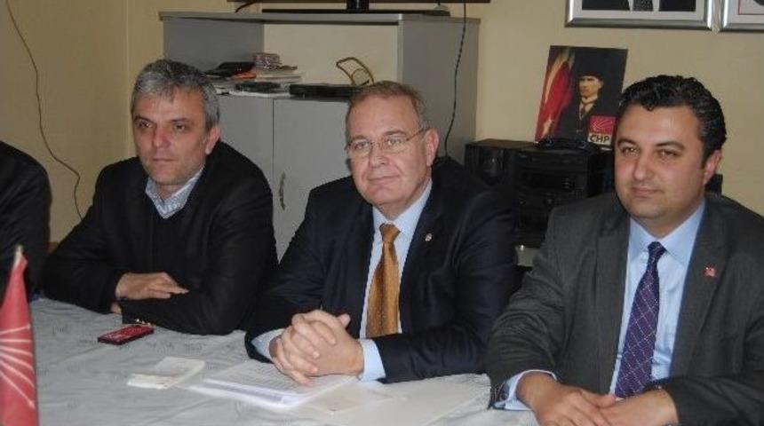 Chp Genel Başkan Yardımcısı Faik &Ouml;ztrak, 8 Mart D&uuml;nya Kadınlar G&uuml;n&uuml;n&uuml;'n&uuml; Kutladı