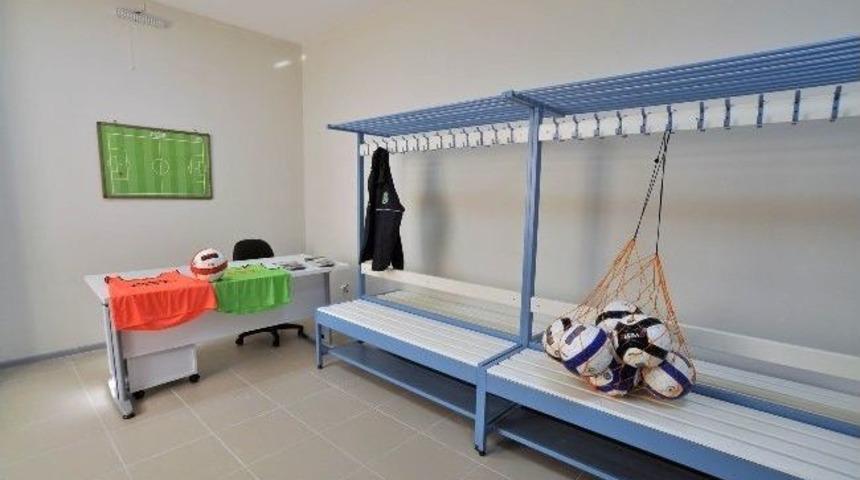 &Uuml;&ccedil; Dev Spor Tesisi Kapılarını A&ccedil;ıyor