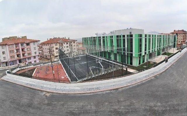 &Uuml;&ccedil; Dev Spor Tesisi Kapılarını A&ccedil;ıyor 1