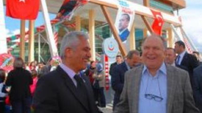 MHP Adayı Kurşun: Hastane A&ccedil;ılışı mı Yoksa Siyasi Şov mu?