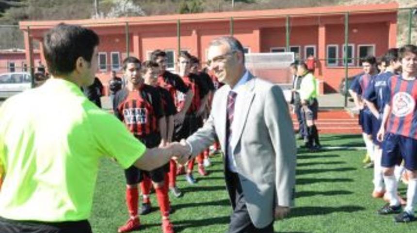 Başkan &Ccedil;imenoğlu, Okullararası  futbol turnuvasını izledi.