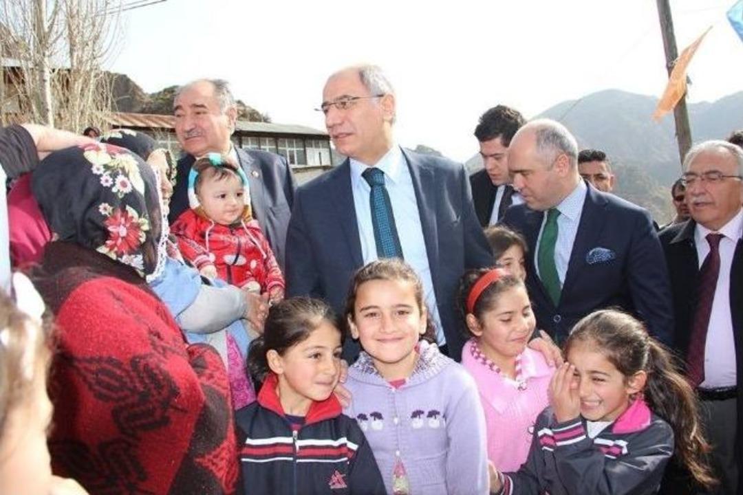 Bakan Ala, Baba Evinde