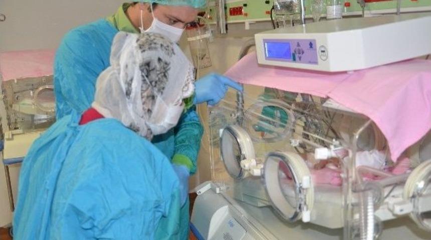 Hamile Kadına D&ouml;rd&uuml;z Bebek S&uuml;rprizi