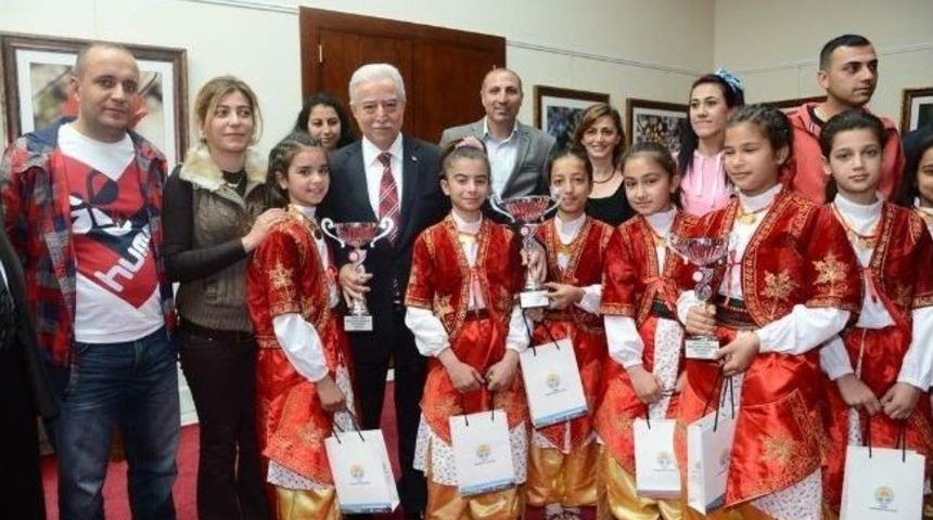 B&uuml;y&uuml;kşehir Halk Oyunları Ekibi Adana Şampiyonu