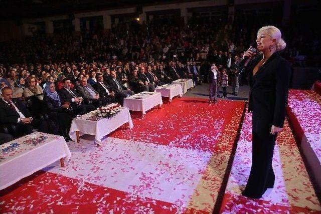 G&ouml;lbaşı nda Muazzez Ersoy R&uuml;zgarı Esti 1