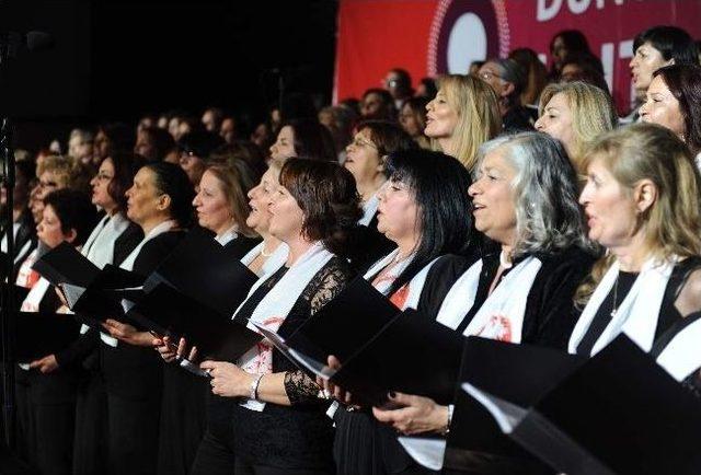 Antalyalı Kadınlar Yedi Farklı Dilde Şarkı S&ouml;yledi 2