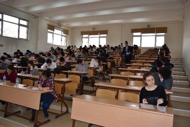 20 Bin Üniversite Adayı Ankara’da Ygs Provası Yaptı