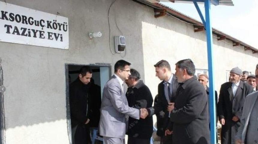 &Ouml;zalp Kaymakamı &Ccedil;i&ccedil;ek&rsquo;in K&ouml;y Ziyaretleri