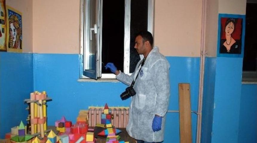 Okulun Bilgisayarını &Ccedil;aldılar