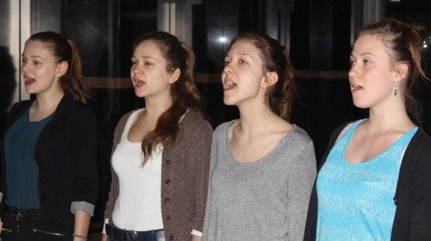 (&ouml;zel Haber) Polonyalı &Ouml;ğrencilerden İstiklal Marşı