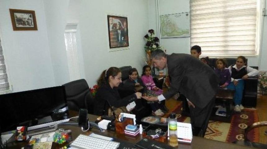 Sason Emniyet Amiri Erkuni'den &Ouml;ğrencilere Hediye