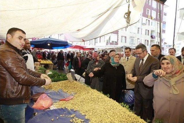 Başkan Köşker Cuma Pazarını Dolaştı