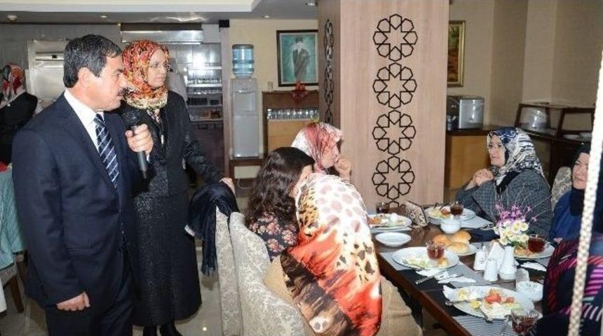 Darende Belediye Başkan Adayı Dr. Eser, Kadınlarla Bir Araya Geldi