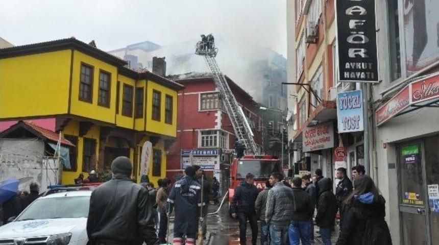 Balıkesir'de Kafeterya Yangını Korkuttu