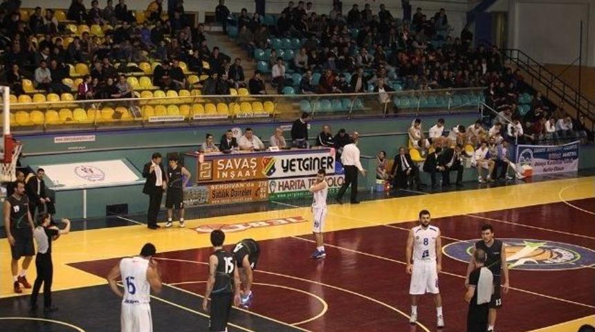 B&uuml;y&uuml;kşehir Basketbol Takımı Emin Adımlarla İlerliyor