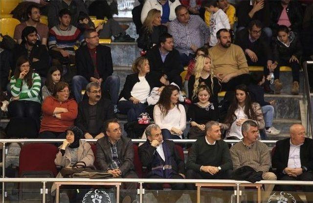 B&uuml;y&uuml;kşehir Basketbol Takımı Emin Adımlarla İlerliyor 2