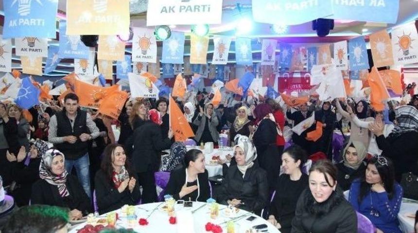 Yahyalılı Bayanlardan Esat &Ouml;zt&uuml;rk'e B&uuml;y&uuml;k Destek