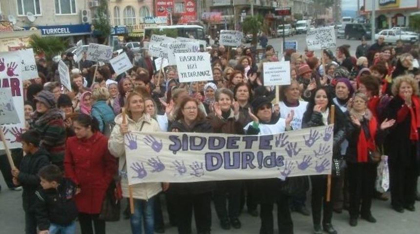 Burhaniye&rsquo;de Kadınlar G&uuml;n&uuml; Coşkusu