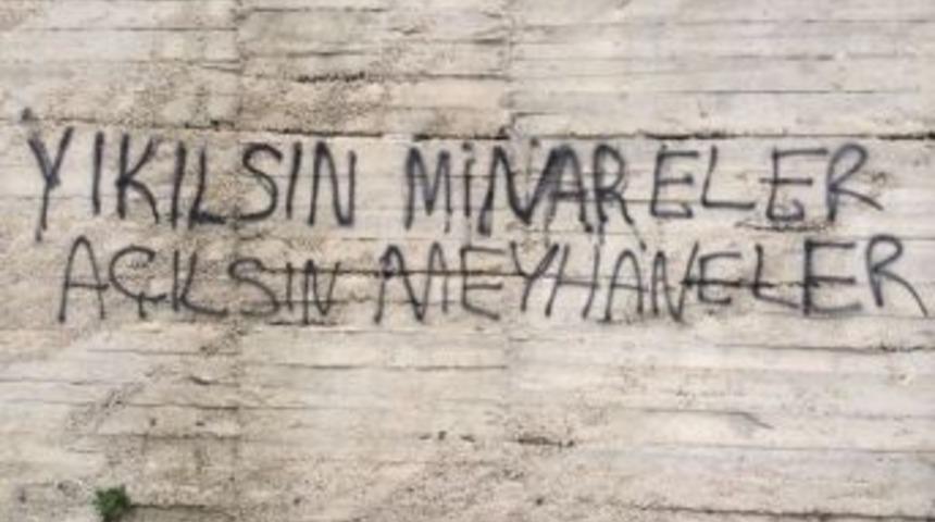 Edirne'de Duvarlara Yazılan &Ccedil;irkin Yazılar Tepki &Ccedil;ekiyor