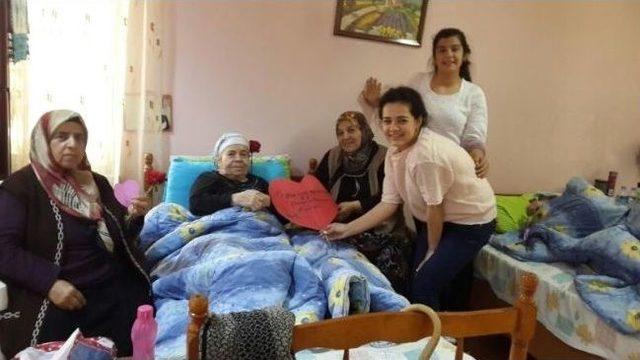 Dinamik Fikirler Kul&uuml;b&uuml; nden Yaşlılara Anlamlı Ziyaret 1