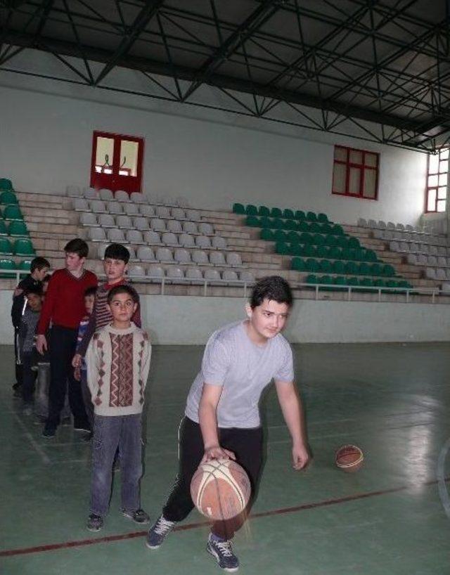 Basketbol Kursuna İlgi Büyük