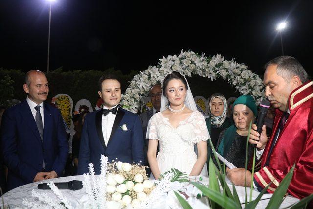 İçişleri Bakanı Soylu nikah şahidi oldu<br />
