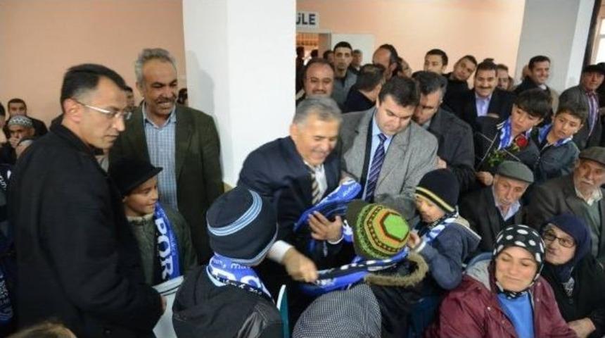 G&uuml;rpınar Halkı Başkan B&uuml;y&uuml;kkılı&ccedil;&rsquo;ı Bağrına Bastı