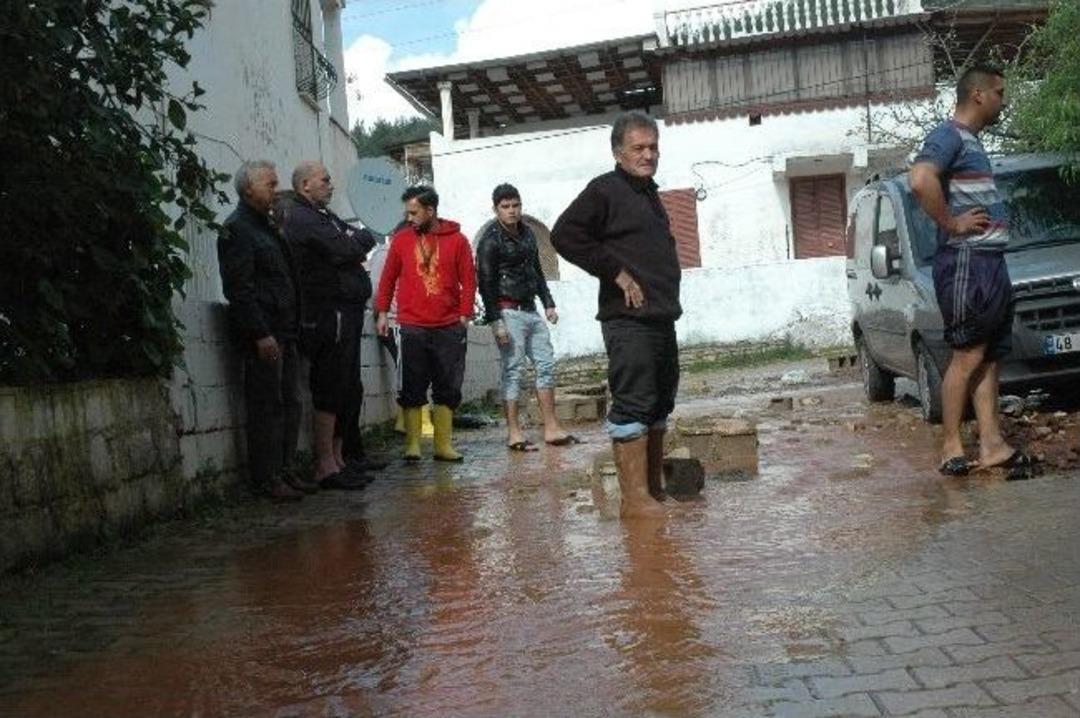 Bodrum&rsquo;da İ&ccedil;me Suyu Boru Hattı Patladı