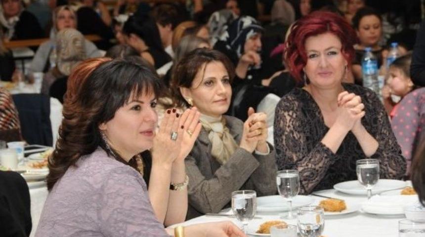 Polis Eşlerinden Yardım &Ccedil;ayı