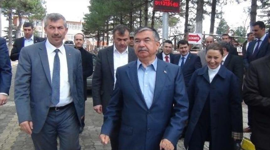 Milli Savunma Bakanı İsmet Yılmaz: