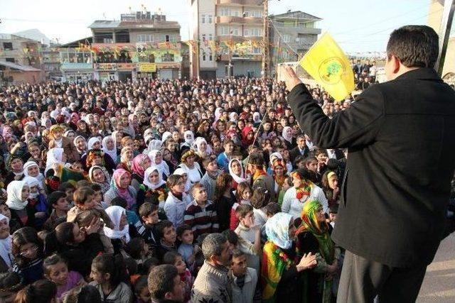 Van’da Yılın İlk Nevruz Ateşi Yakıldı