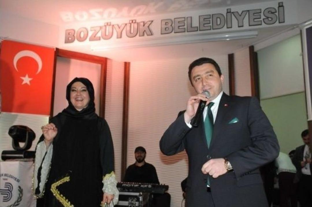 Boz&uuml;y&uuml;k&rsquo;te İkbal G&uuml;rpınar Kadınlarla Buluştu