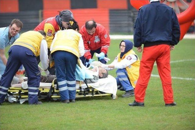 Ma&ccedil; Başlarken Sahaya Ambulans Helikopter İndi 1
