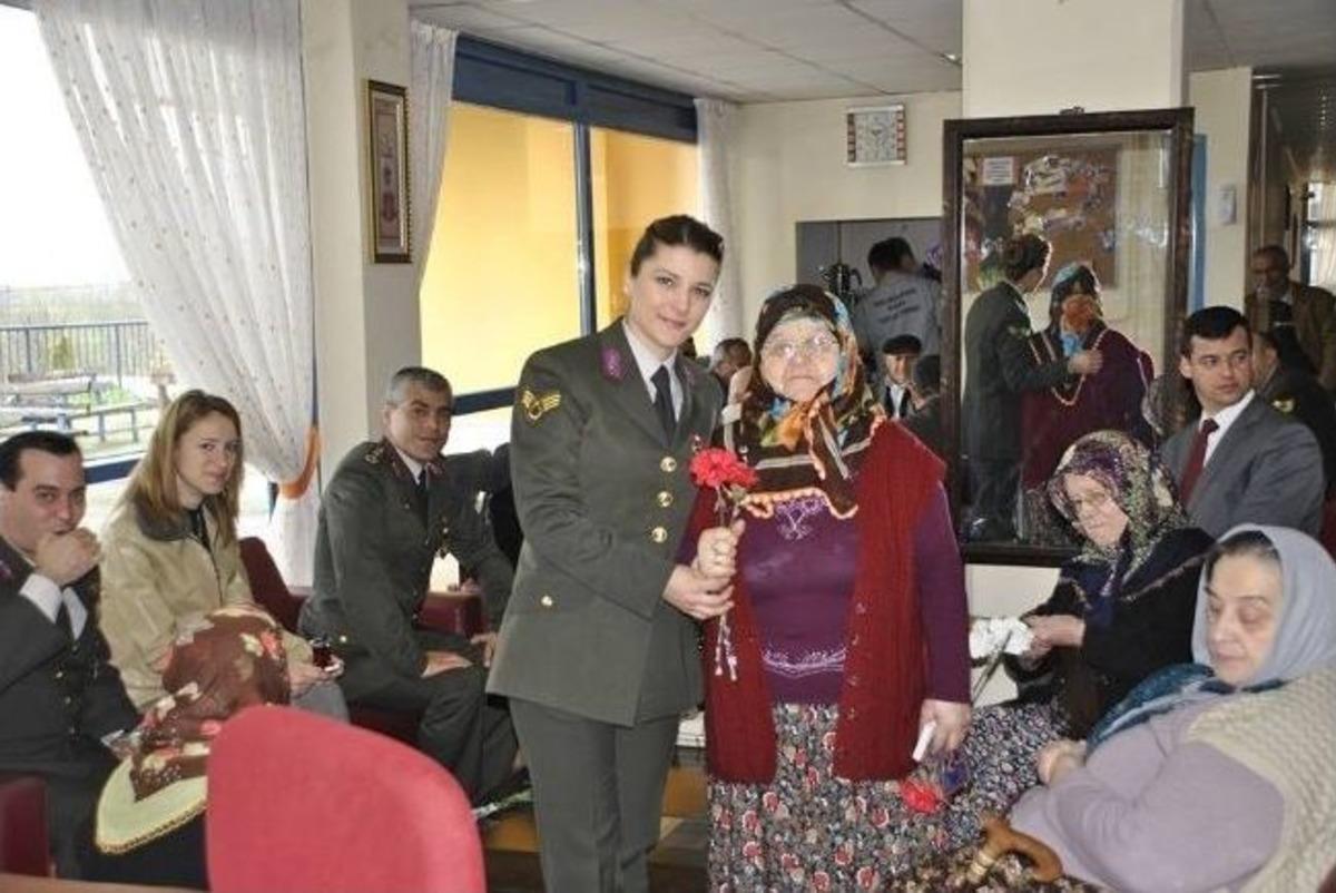 Jandarma Huzurevinde Kalan Bayanları Unutmadı