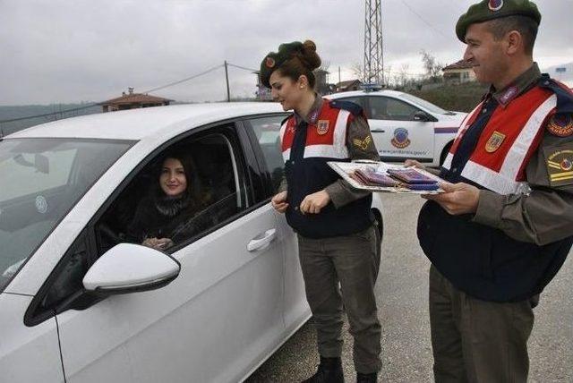 Jandarma&rsquo;dan Bayan S&uuml;r&uuml;c&uuml;lere Jest 1