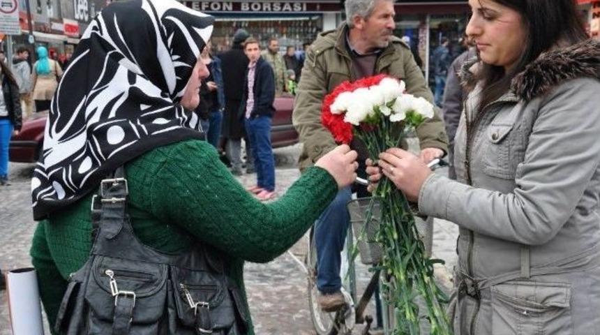 D&uuml;zce Gen&ccedil;lik Merkezi Kadınları Unutmadı