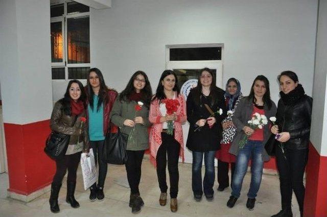 D&uuml;zce Gen&ccedil;lik Merkezi Kadınları Unutmadı 3