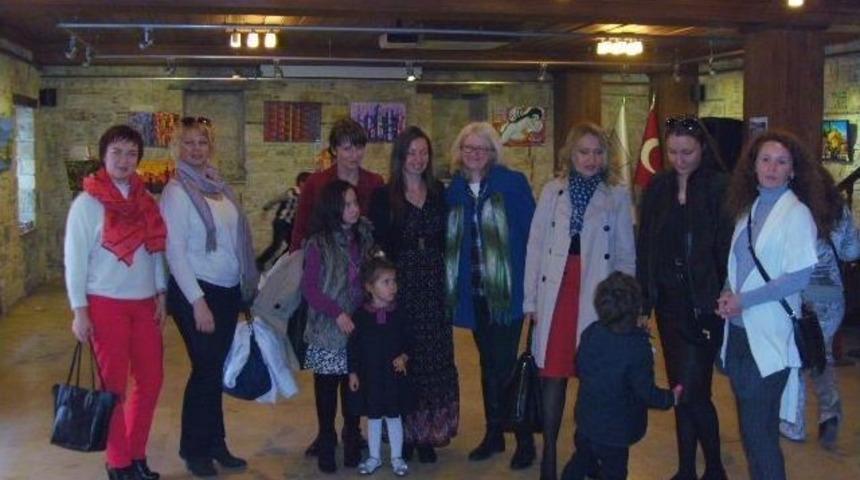 Yabancı Gelinden, Resim Sergisi