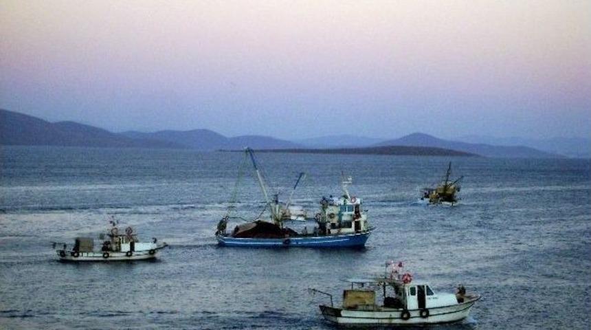 Didimli Balık&ccedil;ılar Lodos&rsquo;un Ardından Tekrar Denize A&ccedil;ıldı